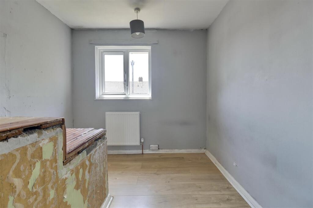 Thruxton Road, Havant - More