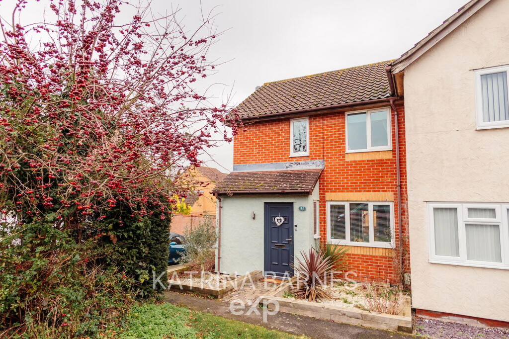 2-bed terraced on Greene View, Braintree, £275,000