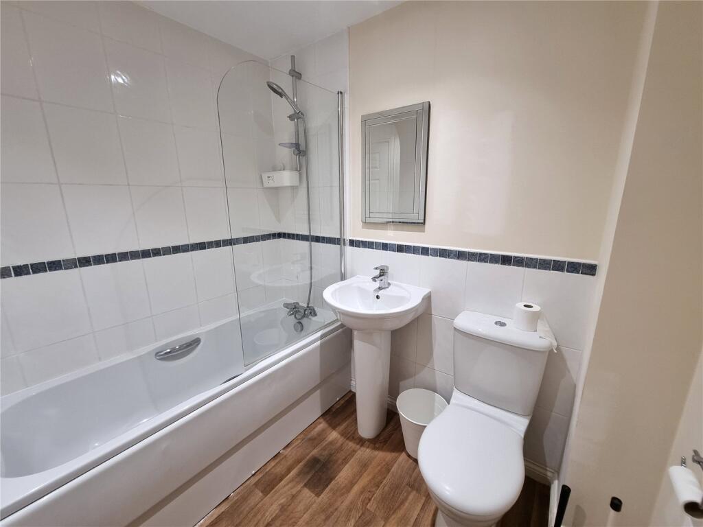 5 bedroom end of terrace house for rent