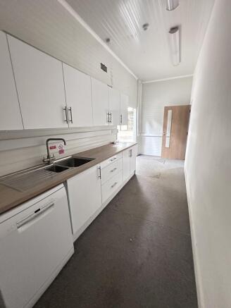 Fitted staff kitchen facilities 