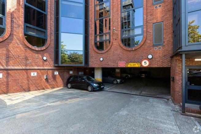 Goldvale House  Woking  Office 10.jpg