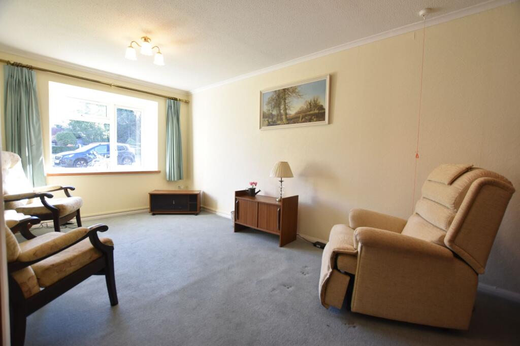 Broadmead, Ashtead, KT21 photo 3