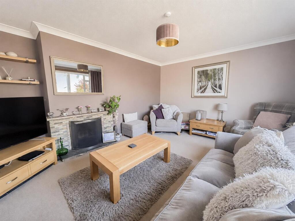 House in Bexhill-on-Sea, Pebsham - View 2