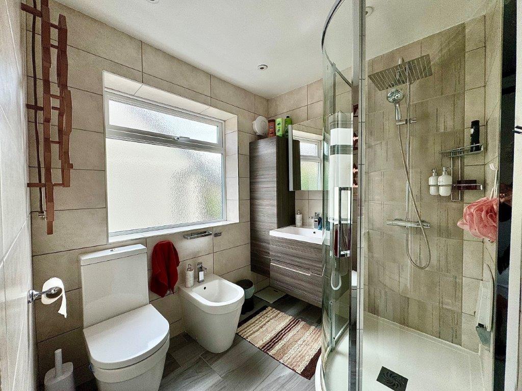 Warren Avenue, Bromley, BR1 - View 5
