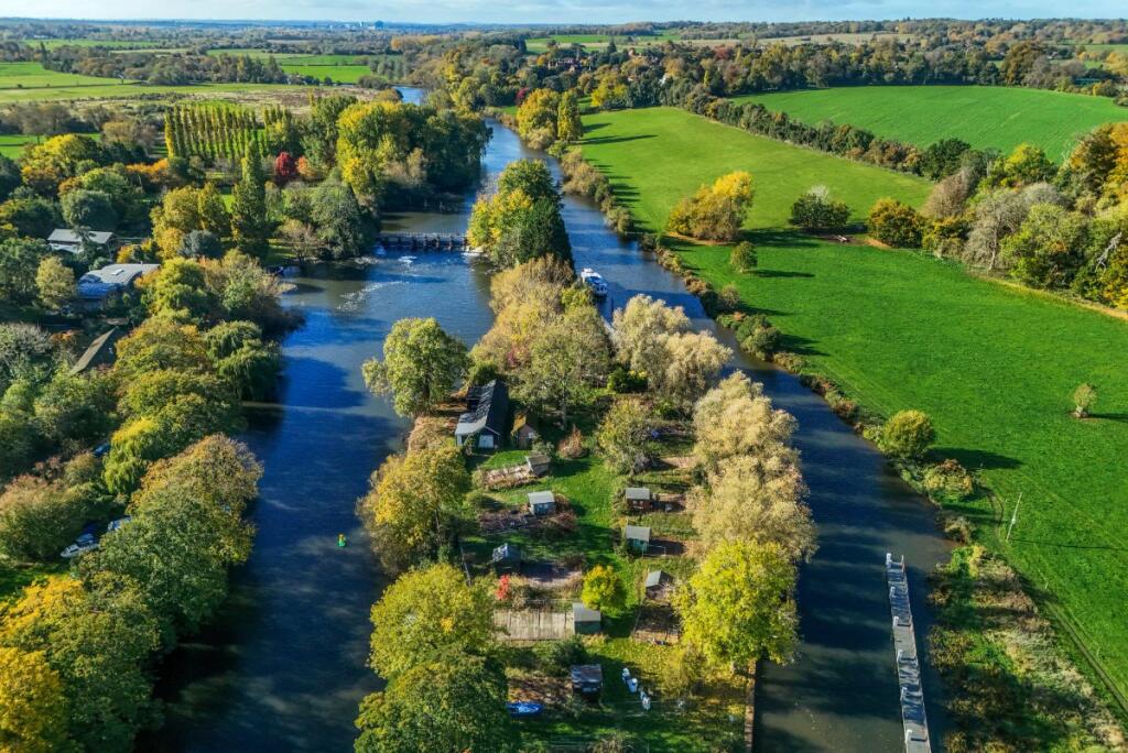 Main image of property: Shiplake Lock, Mill Lane, Shiplake, Henley-on-Thames, RG9