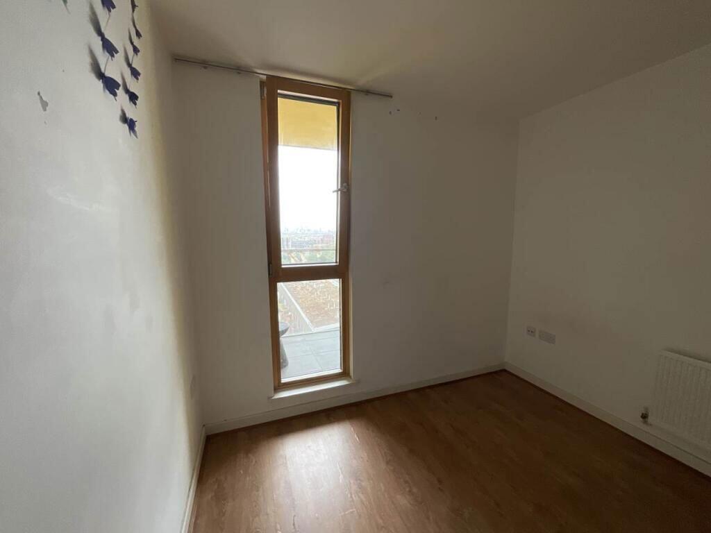 Apartment in London, Roding Riverside, Thames View - View 4
