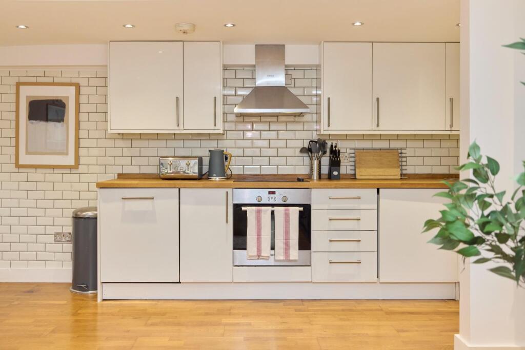 Apartment in London - More