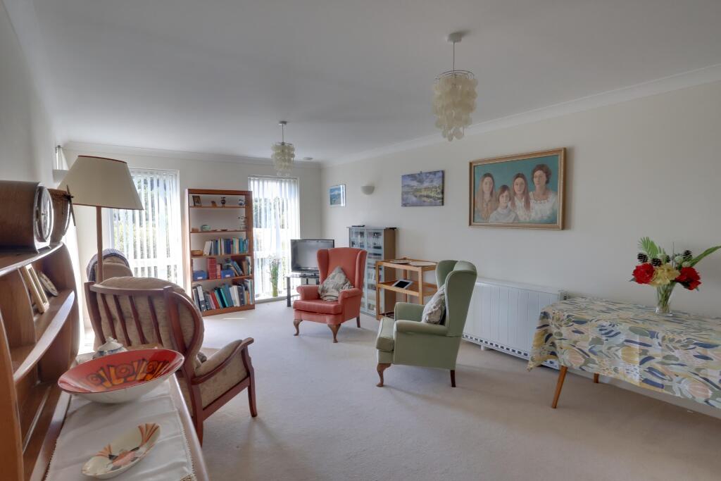 Apartment in Havant, Hampshire - View 2