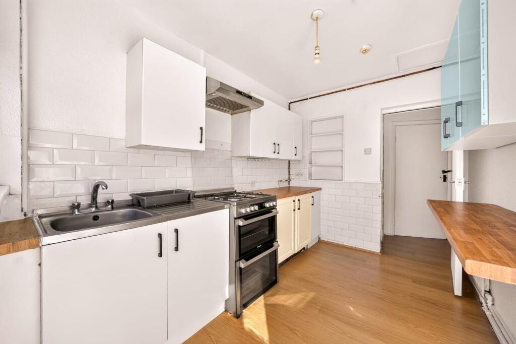 House in London, Upton Park - View 4
