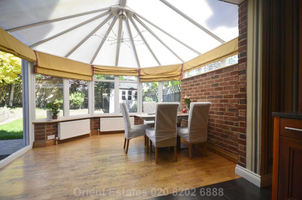 House in London - View 2