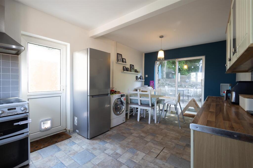 Deering Close, Lawrence Weston, Bristol photo 5