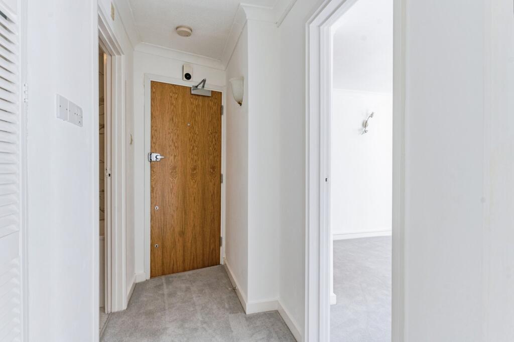 Apartment in London - View 3