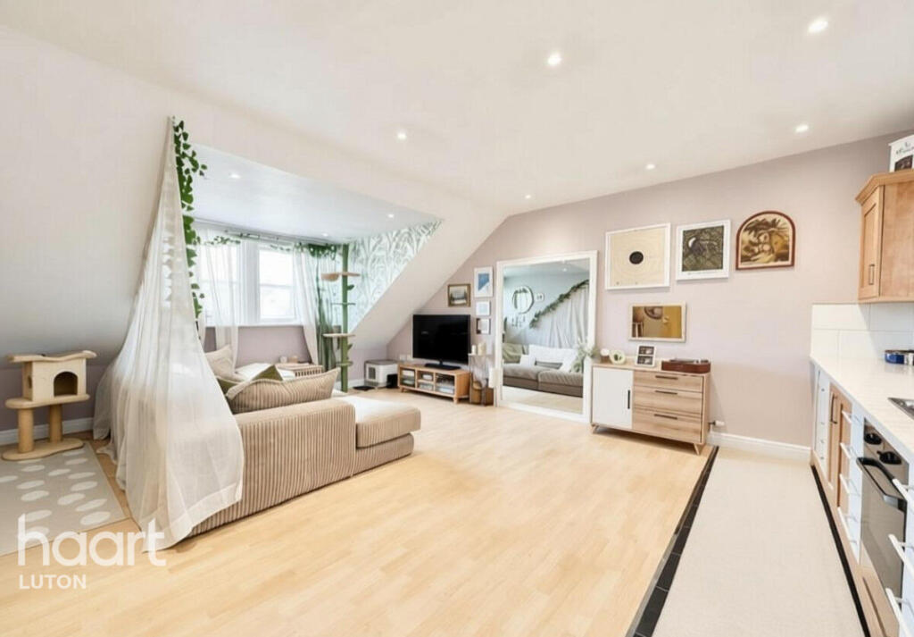 Apartment in Luton - More