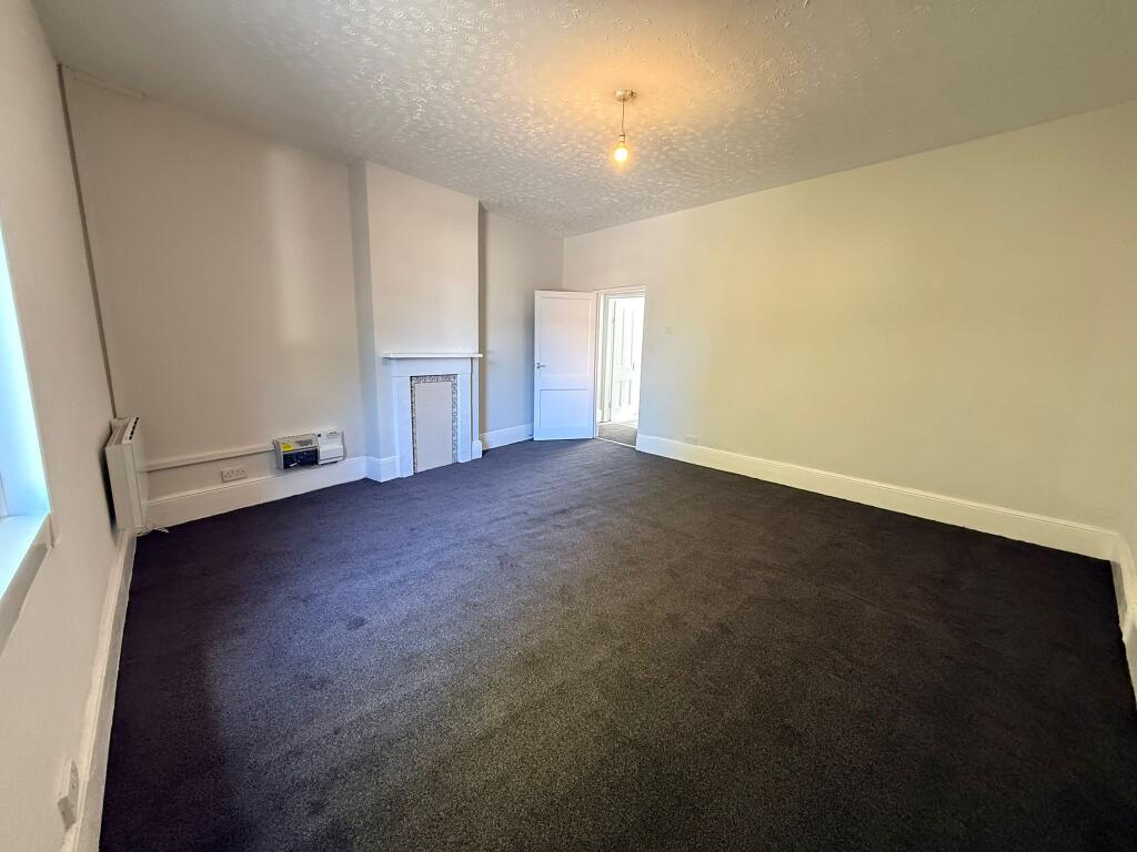 Apartment in Coventry - More