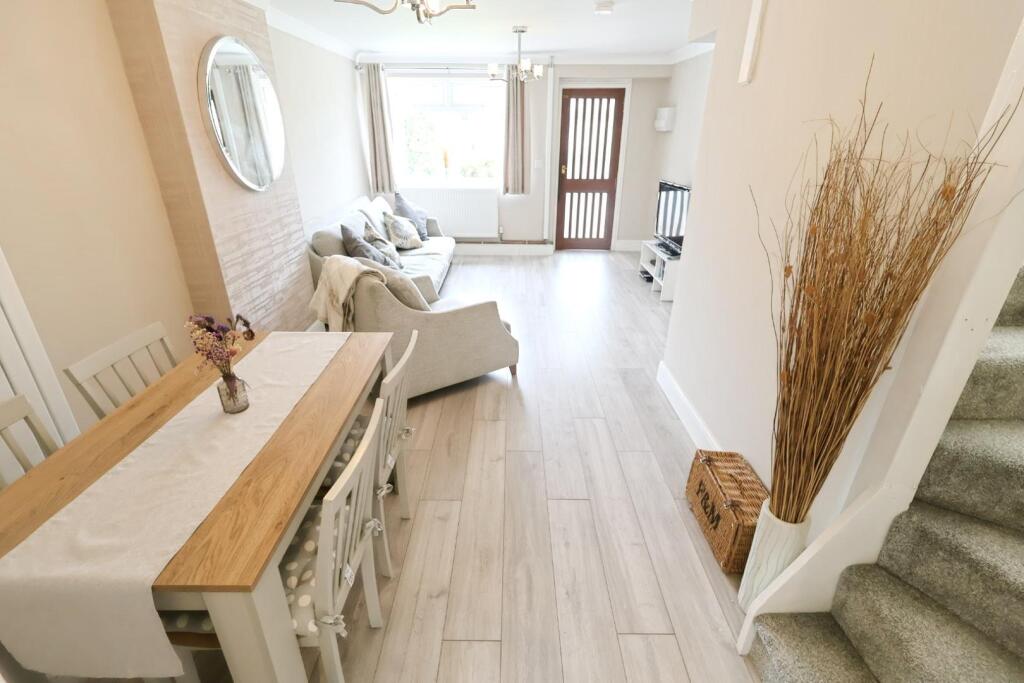 Yew Tree Close, Broughton, Chester photo 3