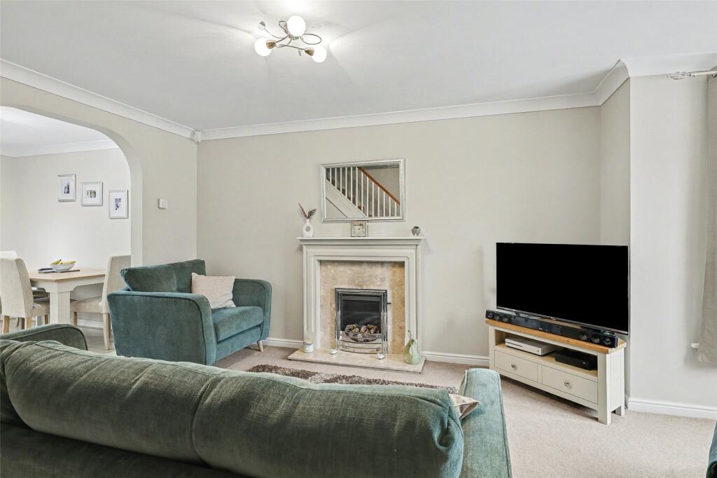 Highcliffe Court, Shelf, HX3 photo 3