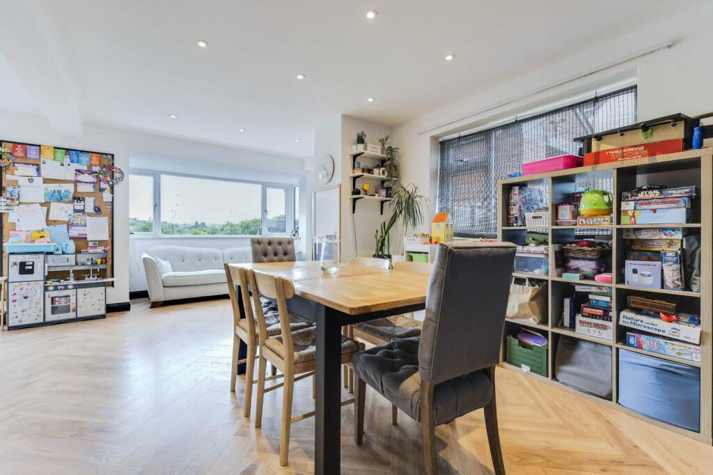 House in Leeds, Horsforth - View 4