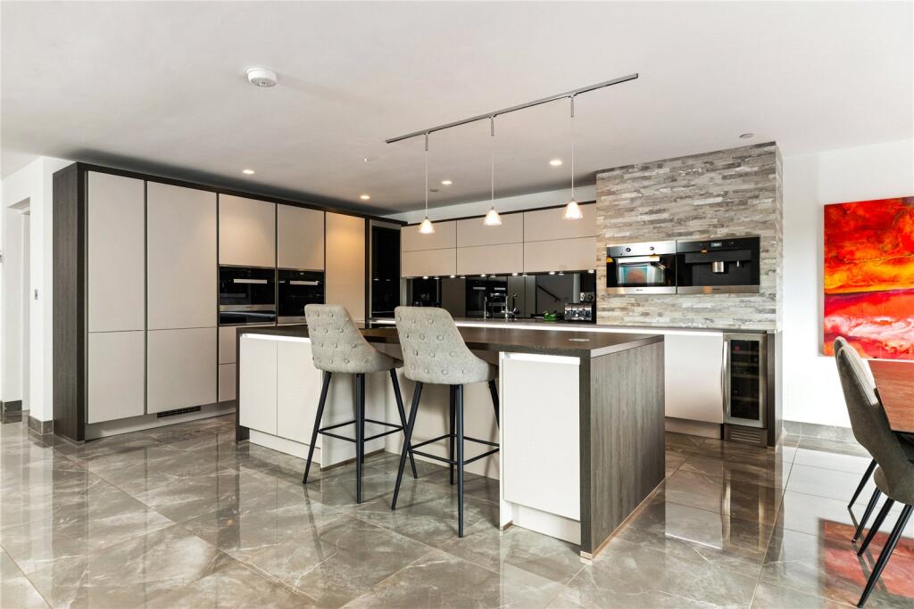 House in Surrey Heath, Surrey - View 4