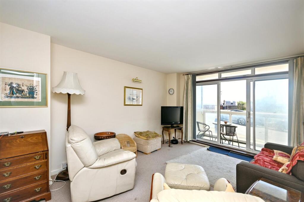 Royal Parade, Eastbourne photo 4