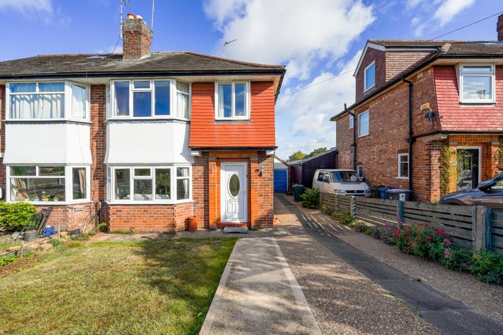 Main image of property: Medina Drive, Tollerton, Nottingham, Nottinghamshire, NG12