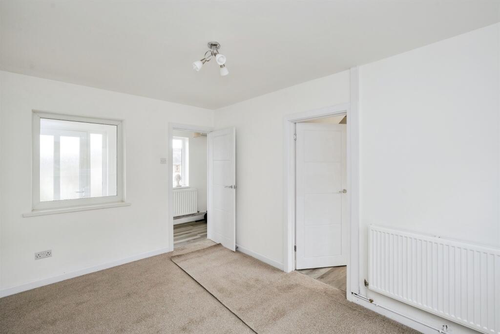 House in Swansea, Mayhill, Townhill - More