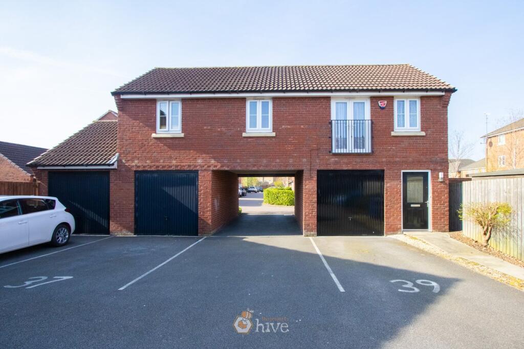 2-bed flat on Derwent Drive, Lakeside, Doncaster, DN4, £150,000