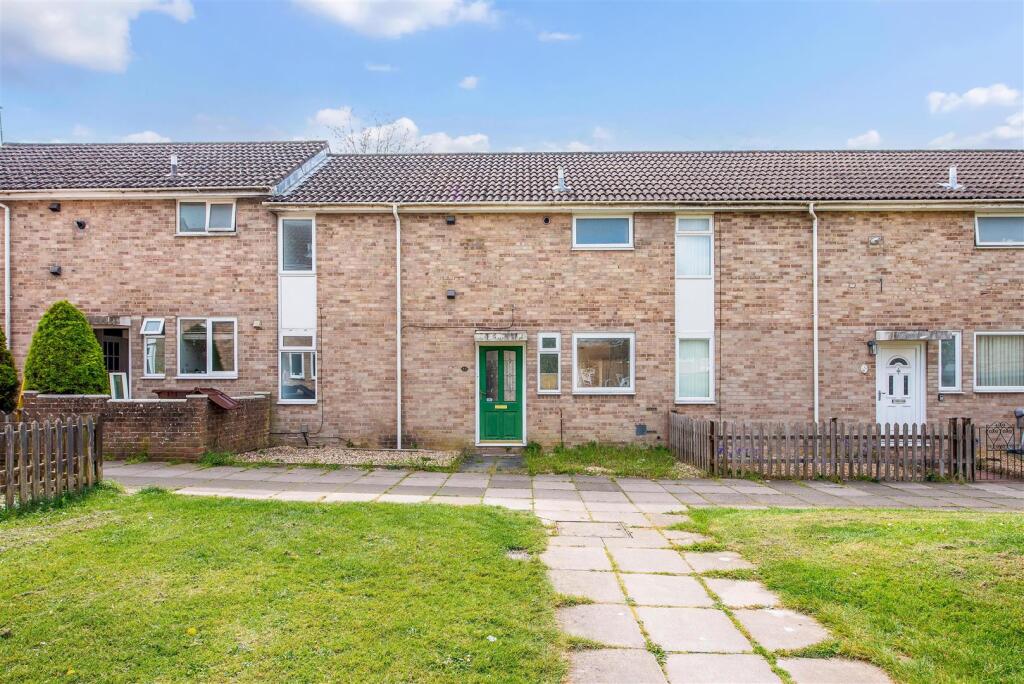 4-bed terraced on Nelson Walk, Andover, £260,000