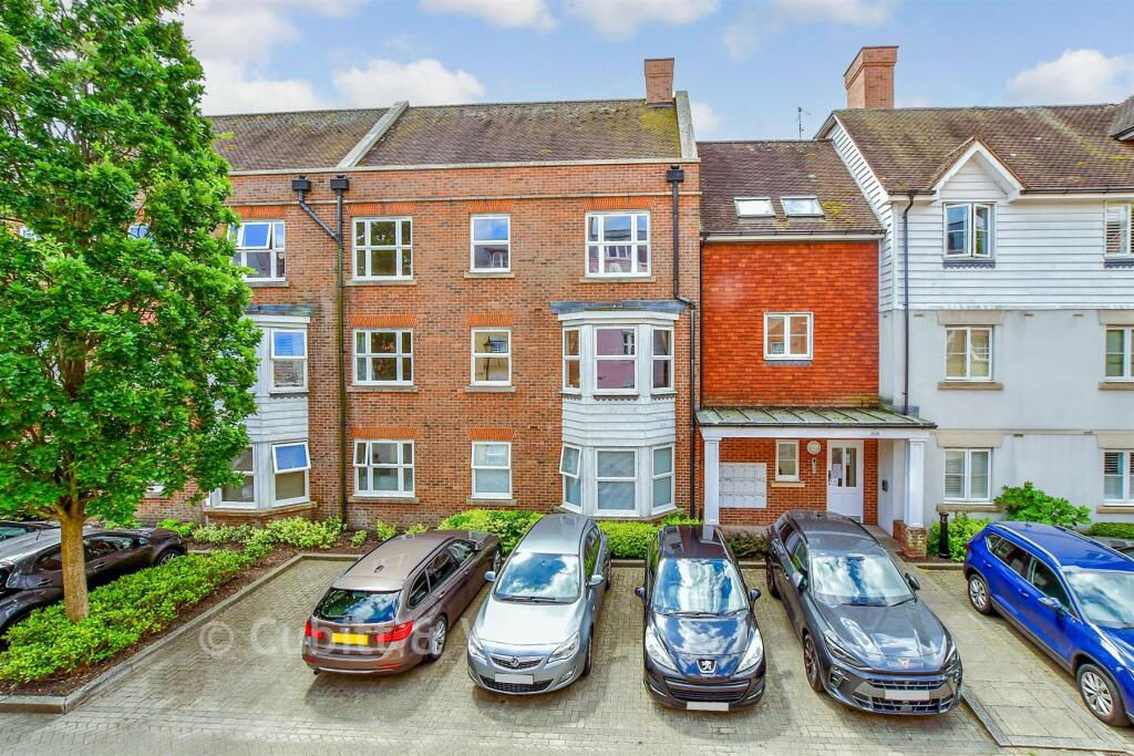 Apartment in Chichester - More