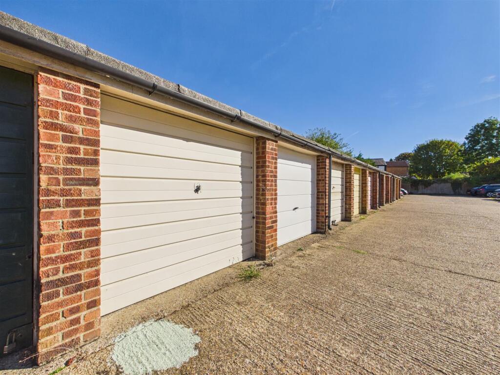 House in Elmbridge, Surrey - View 5