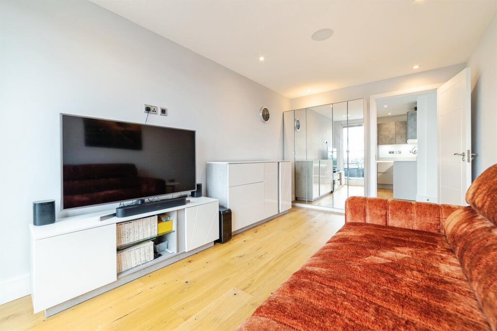 Bridge Road East, Welwyn Garden City - View 3