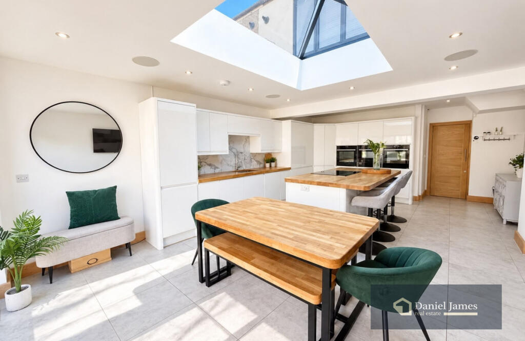 Main image of property: Mowbrays Road, Romford, RM5