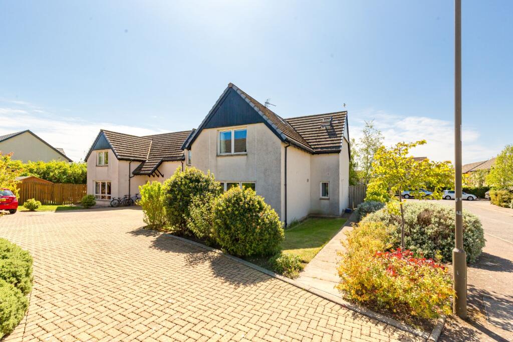 Main image of property: 2 Muirfield Grove, Gullane, EH31 2EW
