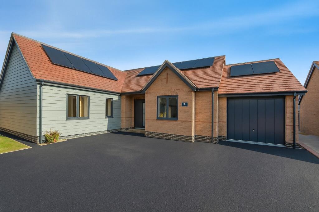 3-bed detached on Dawsons Crescent, Butterwick, Boston, £325,000