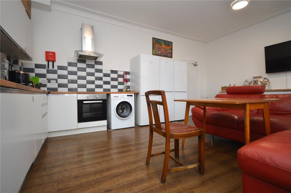 Main image of property: Room 2, 37 Faringdon Road, Swindon, Wiltshire, SN1