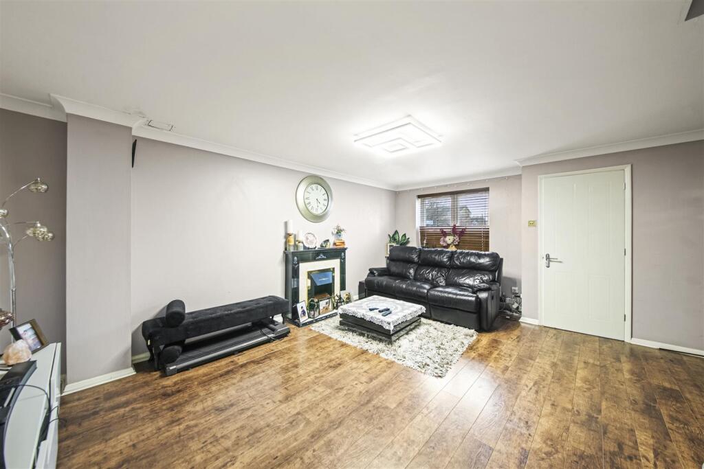 House in Southall - View 5