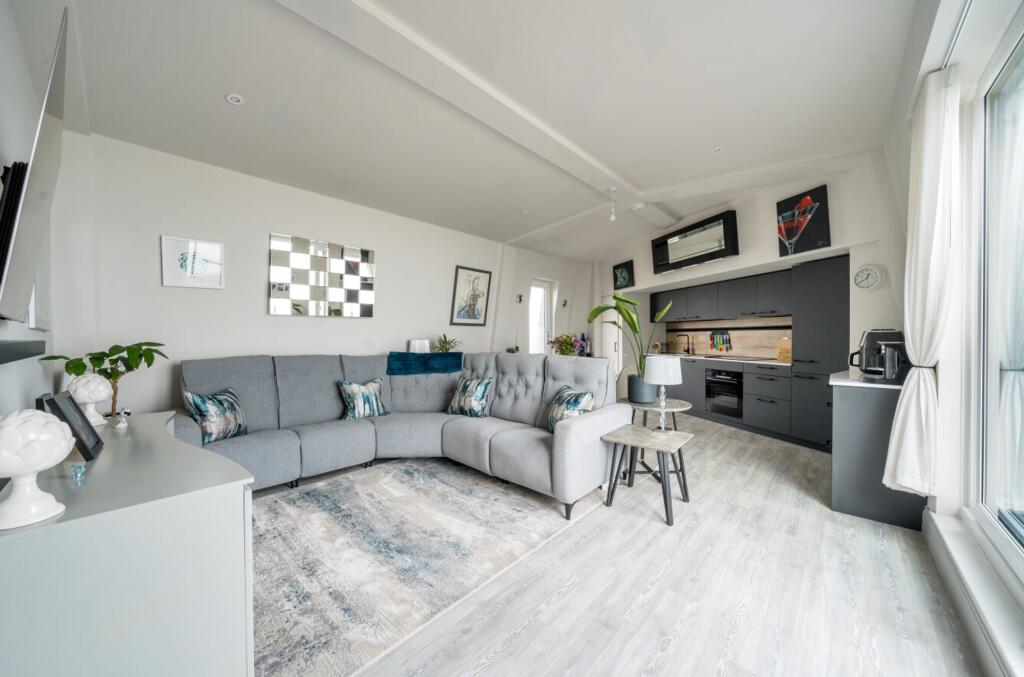 Apartment in Portsmouth - More