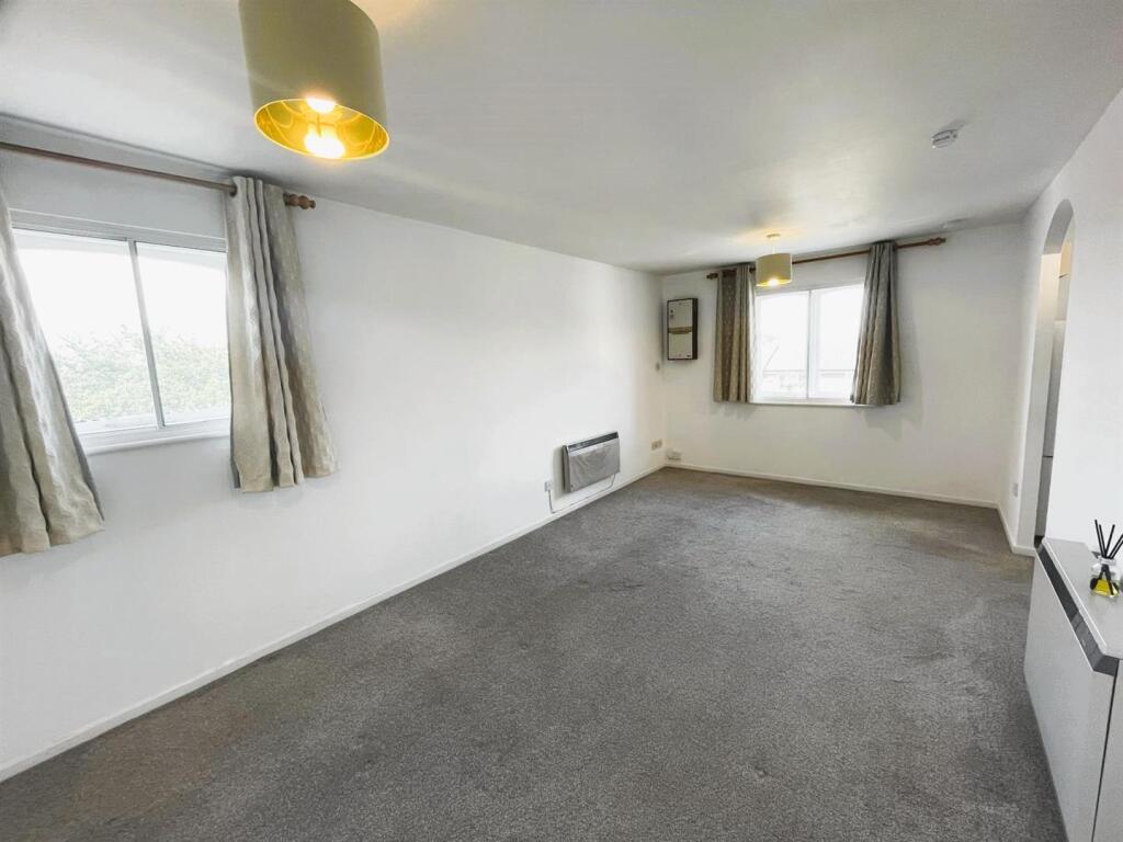 Sheridan Court, Vickers Way, Hounslow photo 3