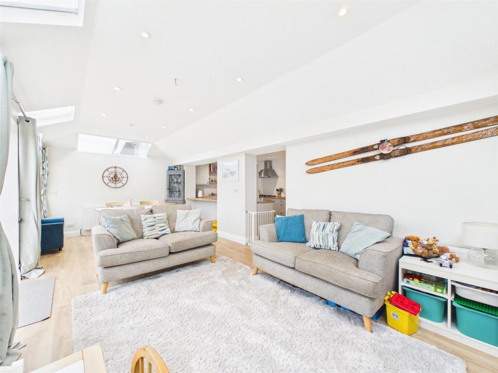 24, Pipers Drive, Christchurch, Dorset, BH23 photo 4