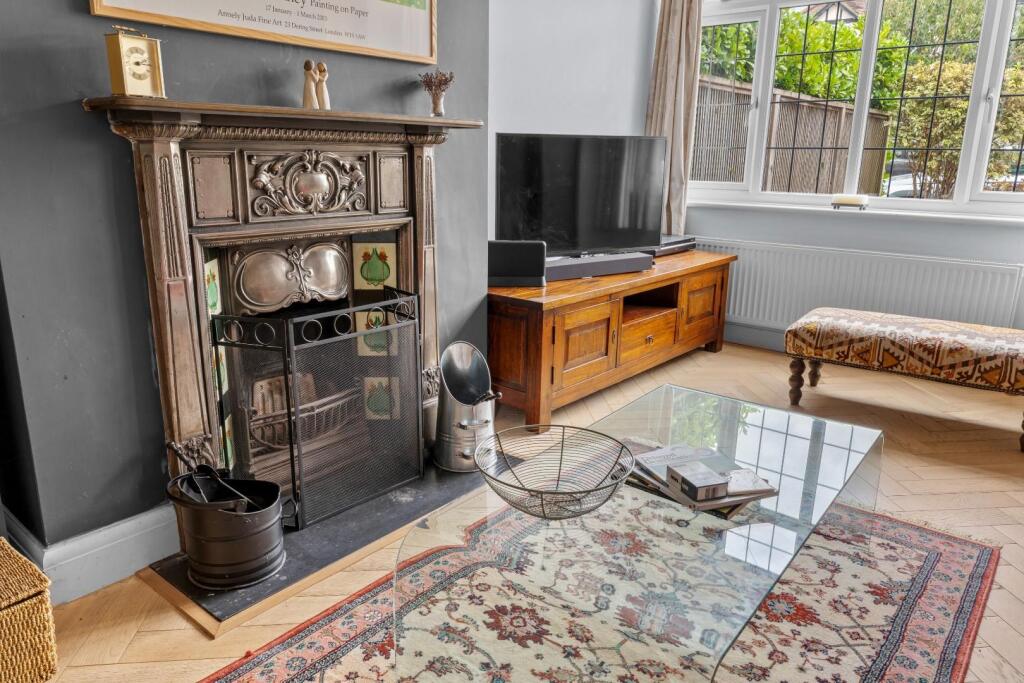 The Drive, Amersham, Buckinghamshire, HP7 9AA photo 4
