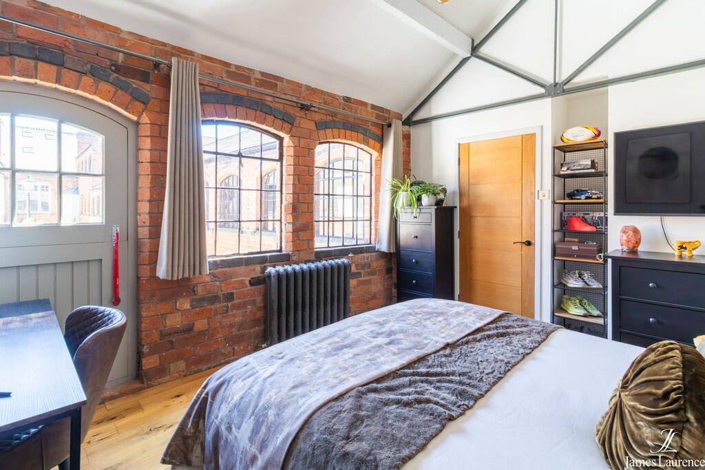 2 bedroom mews property for rent