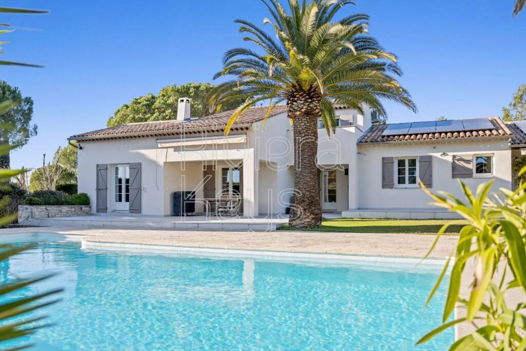 Main image of property: Provence-Alps-Cote d`Azur, Var, Roquebrune-sur-Argens