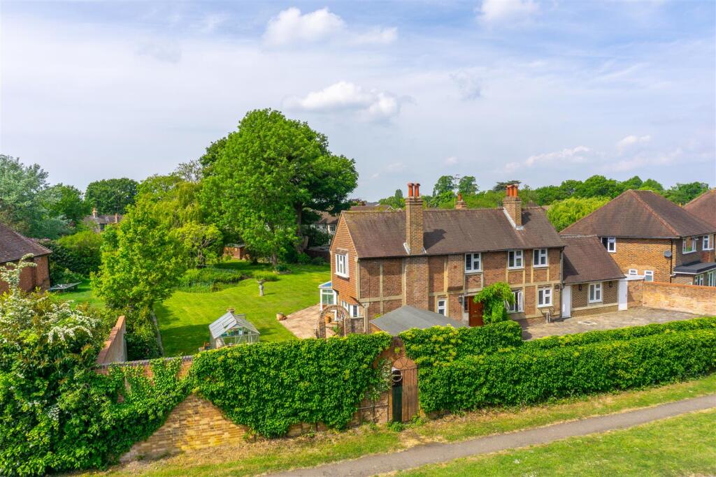 Main image of property: Horley, RH6