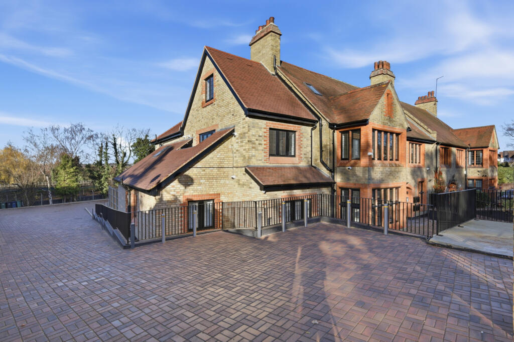 Main image of property: Nether Street, West Finchley N3