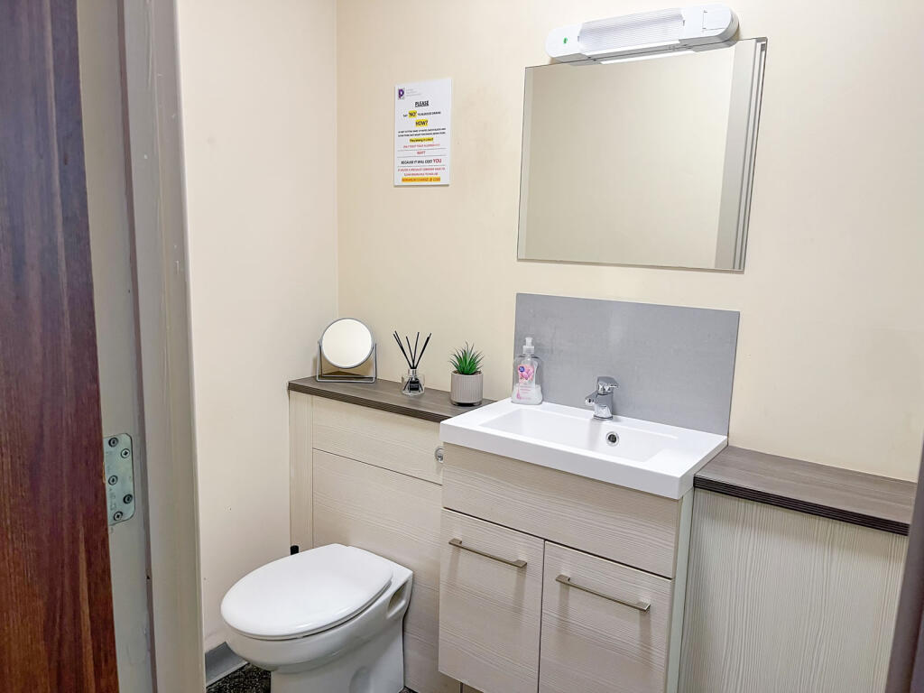 Apartment in Nottingham, Rainbow Quarter, The Meadows - View 5