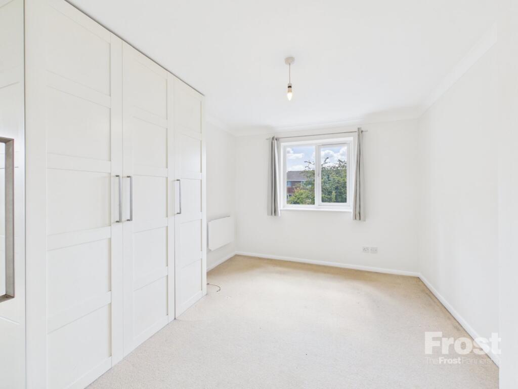 Apartment in Slough - More