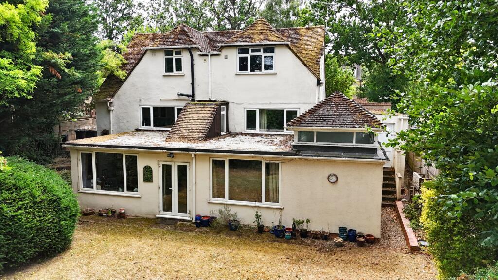 House in Reading, The Triangle, Tilehurst - View 2