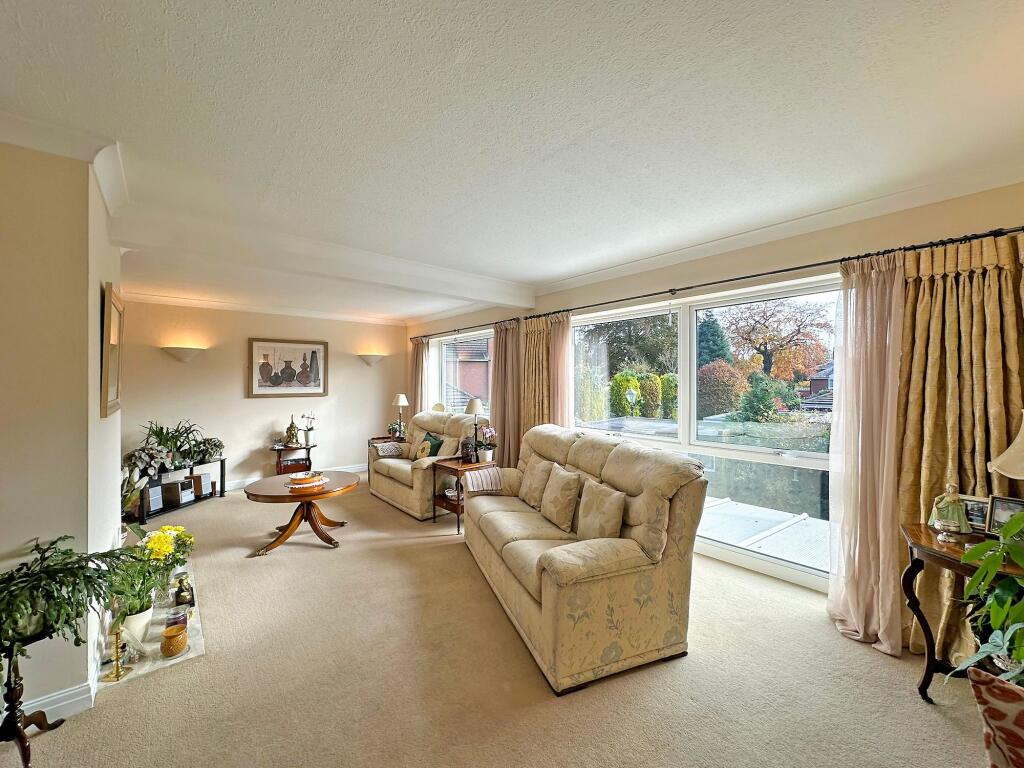 2-bed flat on Clifton Road STOCKWELL END, £275,000