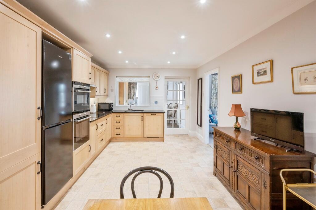 Norfolk Avenue, Burton-upon-Stather, SCUNTHORPE photo 4
