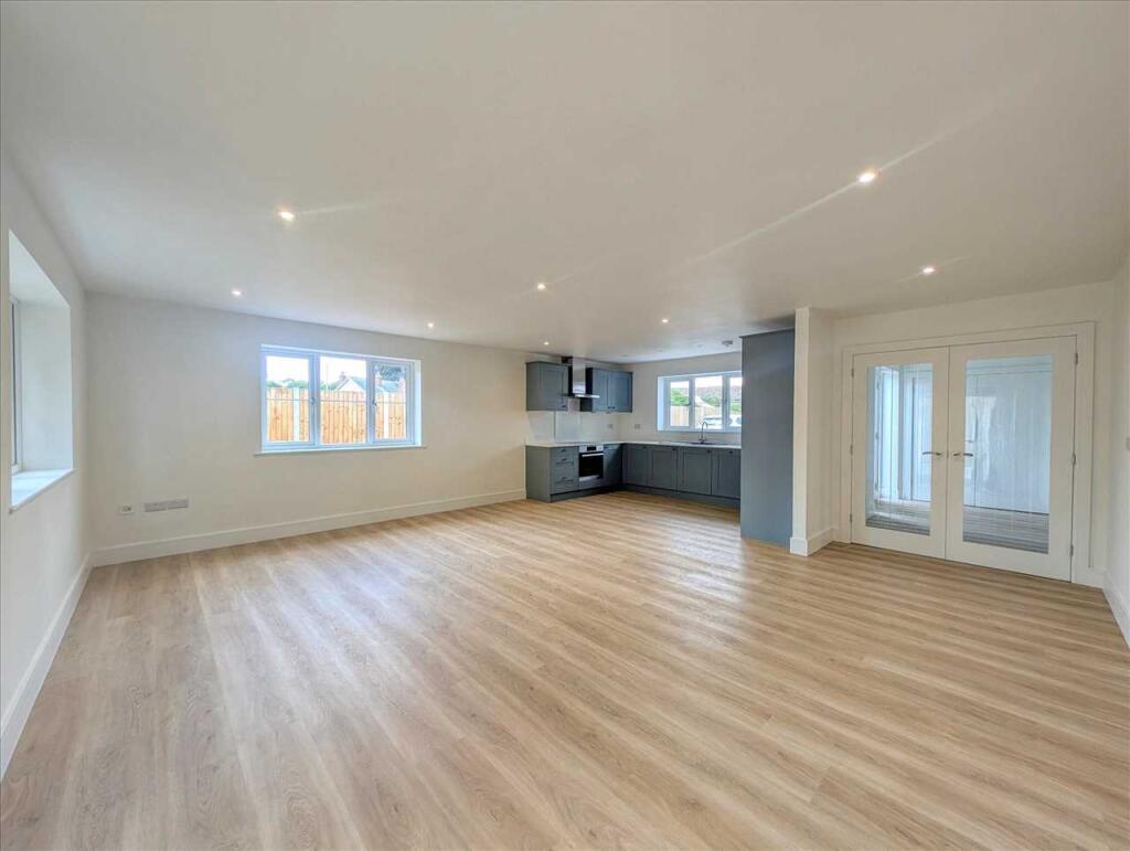 Castle Way, St Osyth photo 3