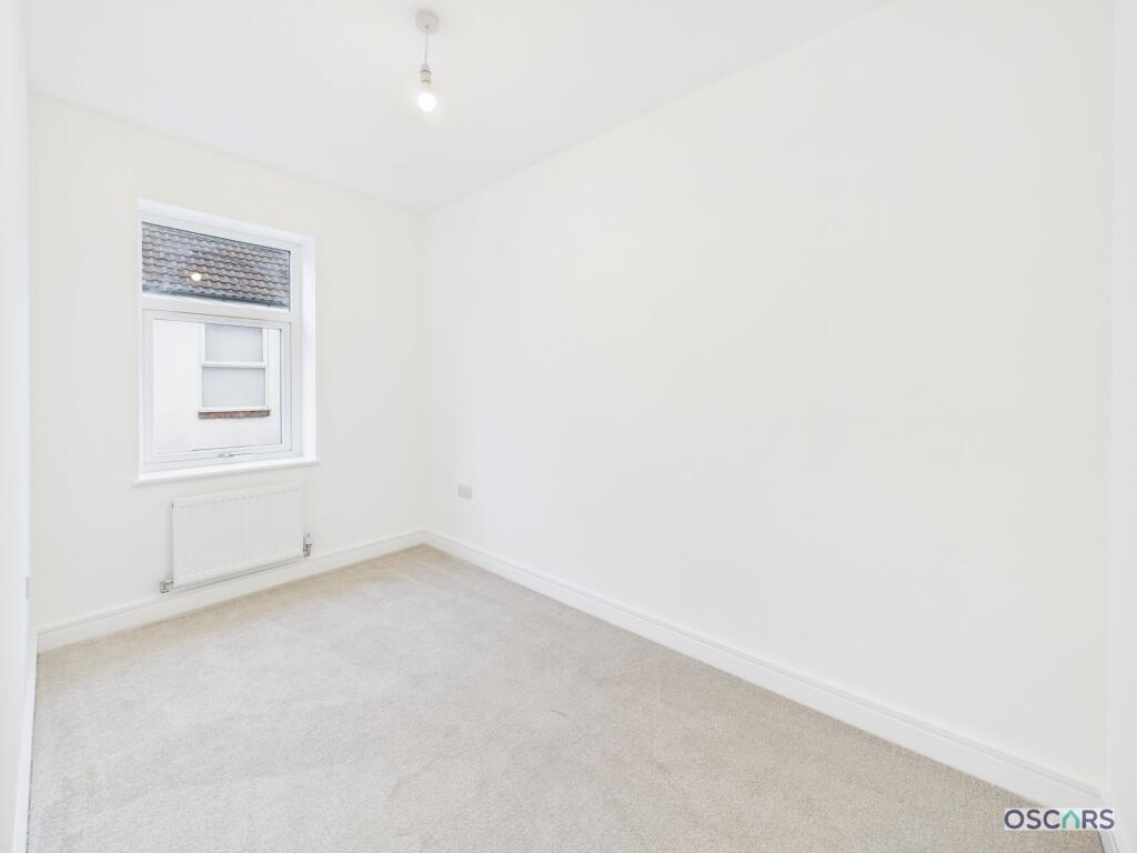 House in Hull - View 4